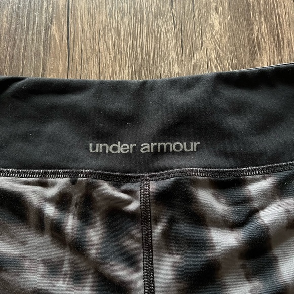 Under Armour Women’s Black & Grey Spandex Shorts Sz M - Picture 4 of 5